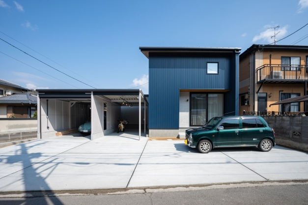 ガレージのある家