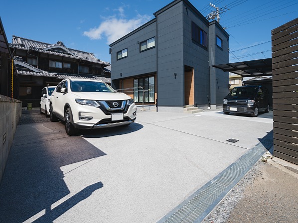 matsuyama-exterior-concrete-parking.jpg